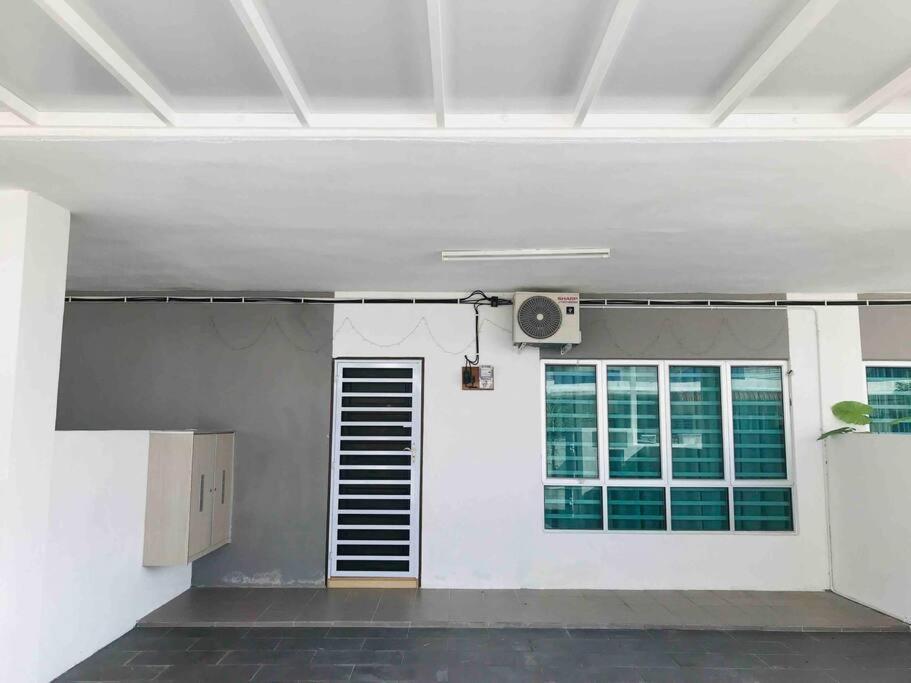 Sarang Homestay - Landed House With 3 Bed Rooms Ipoh Exterior foto